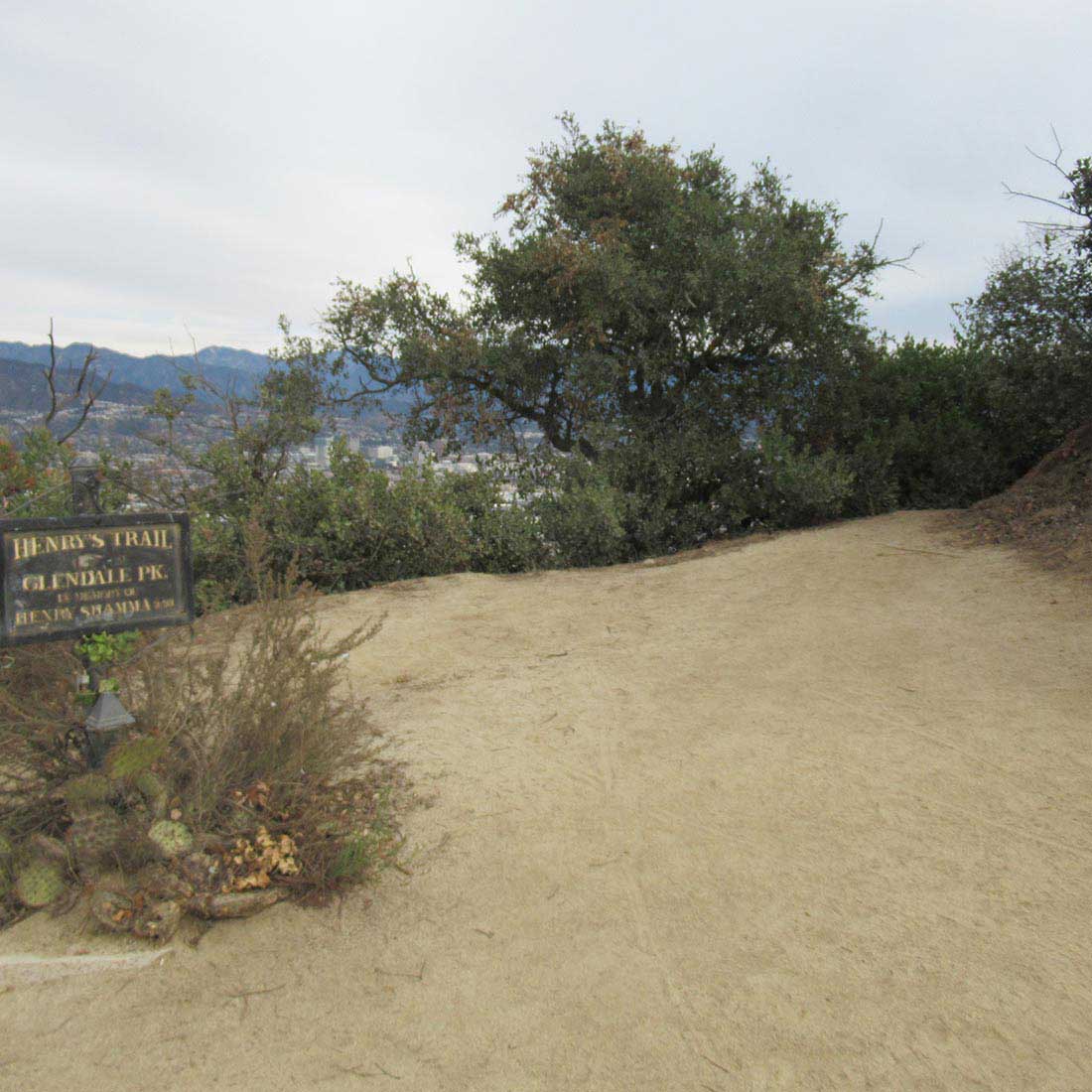 map-hike5-D 15E-Henrys-Trail-Marker