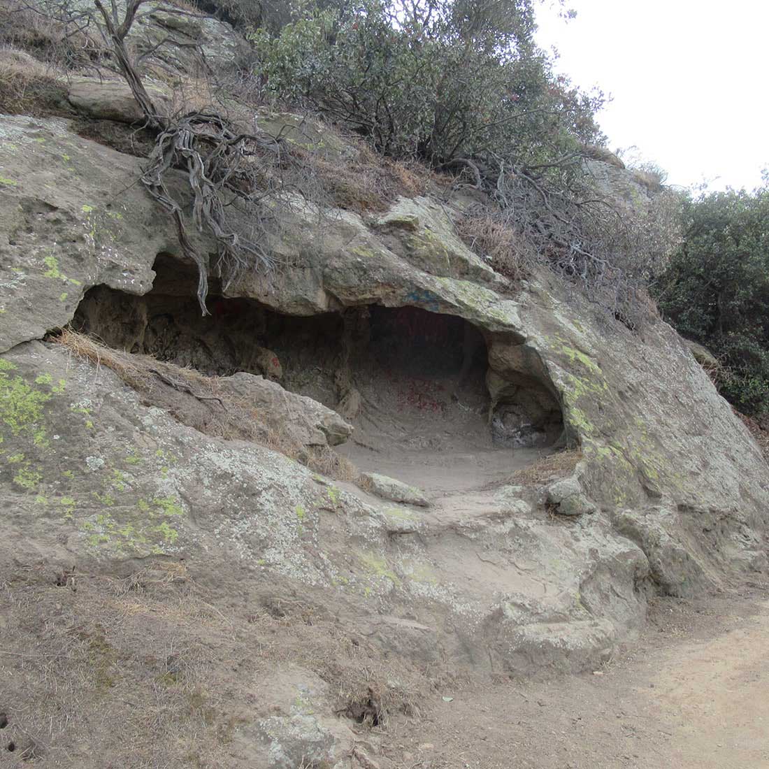 9H-Cave-on-North-Trail
