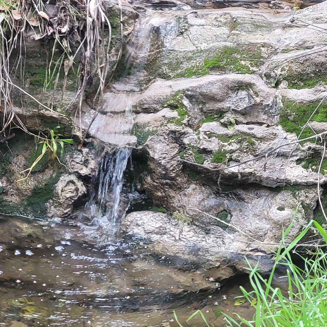 9O-Sennett-Creek-Falls